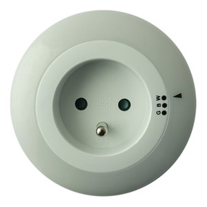 Lampka nocna LED z gniazdem i czujnikiem zmierzchowym