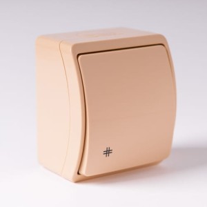 Wyłącznik prądu natynkowy krzyżowy beż